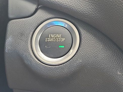 Used 2023 Chevrolet Equinox LT image 29