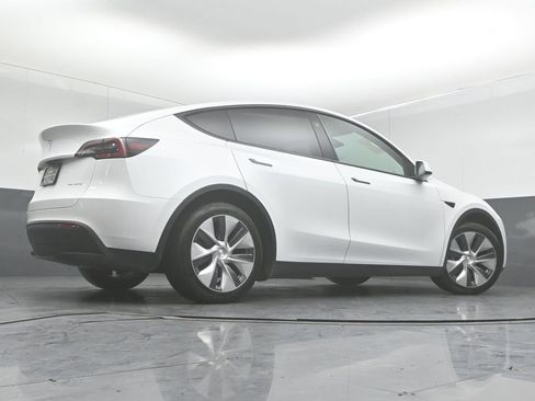 Used 2023 Tesla Model Y Long Range image 37