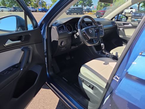 Used 2018 Volkswagen Tiguan SE AWD/4WD image 10