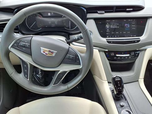 Used 2023 Cadillac XT5 Premium Luxury FWD image 12