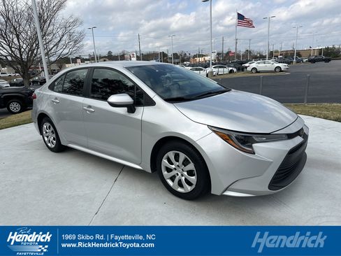 Certified 2024 Toyota Corolla LE image 1
