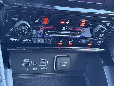 Used 2023 Jeep Grand Cherokee Altitude image 34