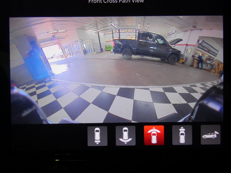 Used 2025 Chrysler Pacifica Pinnacle FWD image 16