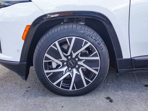 Used 2025 Jeep Wagoneer S Limited image 10