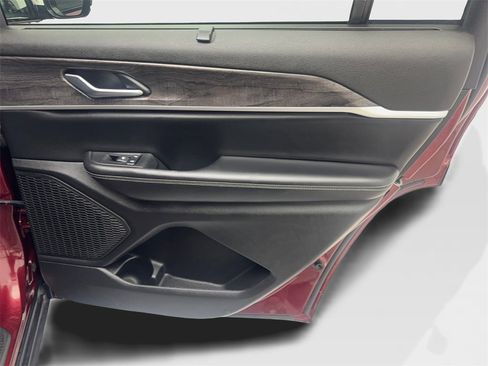 Used 2024 Jeep Grand Cherokee L Limited w/ Luxury Tech Group II image 47