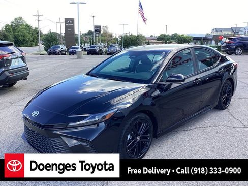 Used 2025 Toyota Camry SE image 7