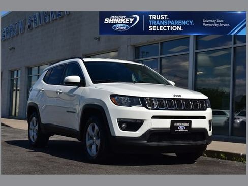 Used 2018 Jeep Compass Latitude w/ Cold Weather Group AWD/4WD image 1