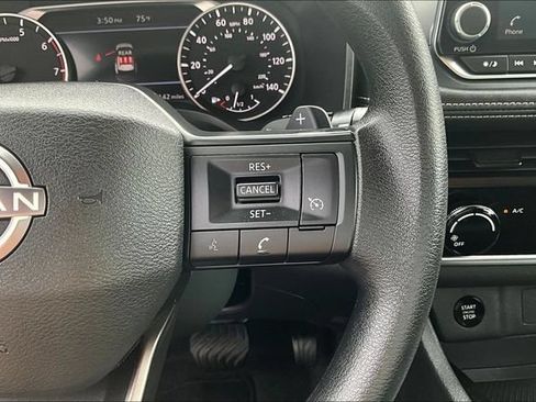 Used 2025 Nissan Rogue S AWD/4WD image 12