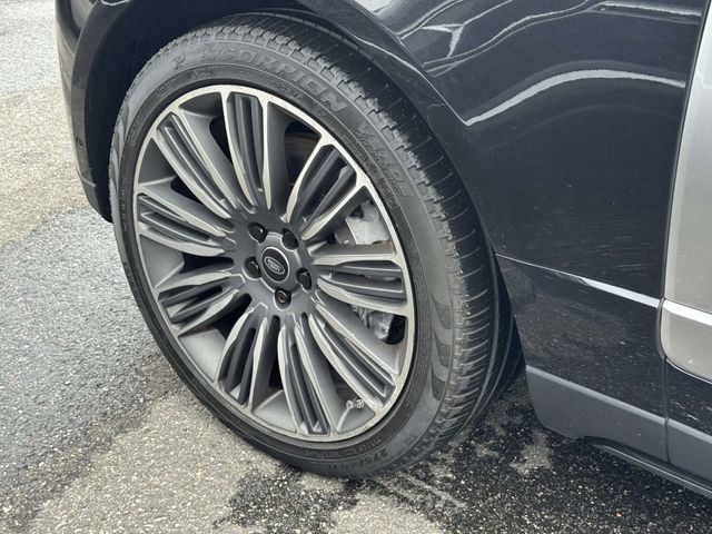 Used 2019 Land Rover Range Rover Supercharged AWD/4WD image 17