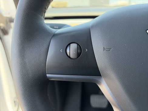Used 2021 Tesla Model Y Long Range AWD/4WD image 22