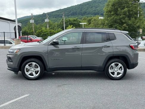 Used 2023 Jeep Compass Latitude AWD/4WD image 10