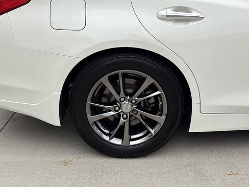 Used 2017 INFINITI Q50 Signature Edition w/ All Weather Package (L93) RWD image 9