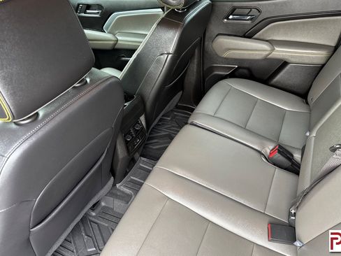 Used 2023 Chevrolet Colorado ZR2 w/ ZR2 Convenience Package III image 13