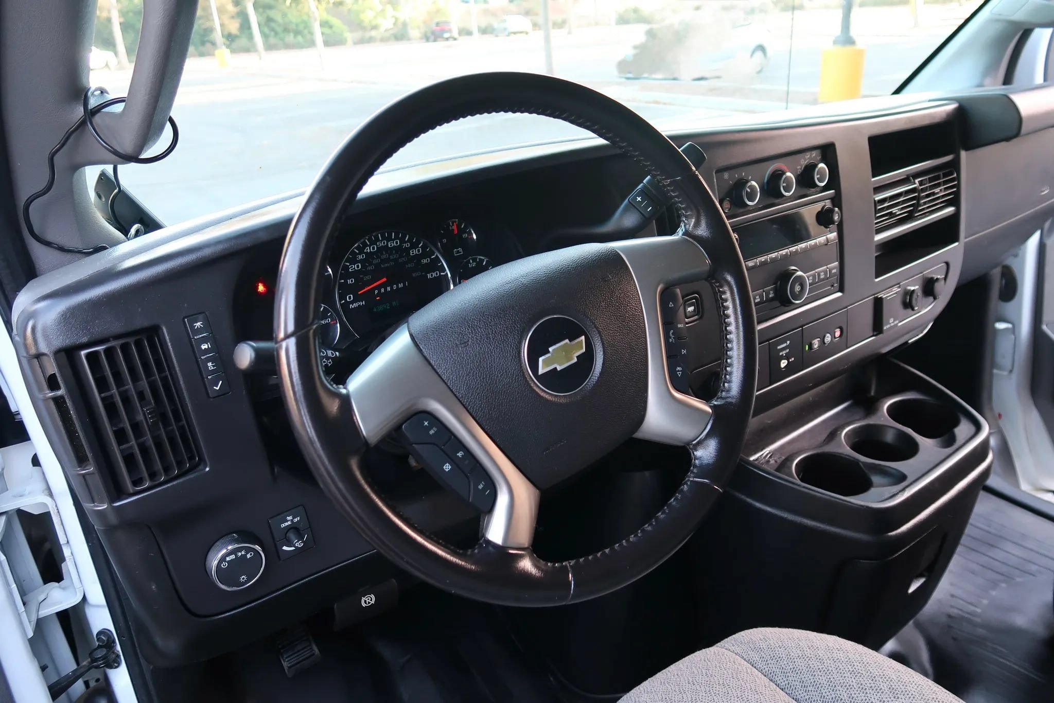 Used 2017 Chevrolet Express 2500 Extended RWD image 15