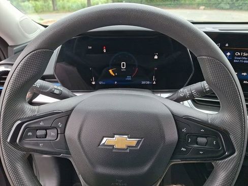 Used 2024 Chevrolet Trax LT FWD image 19