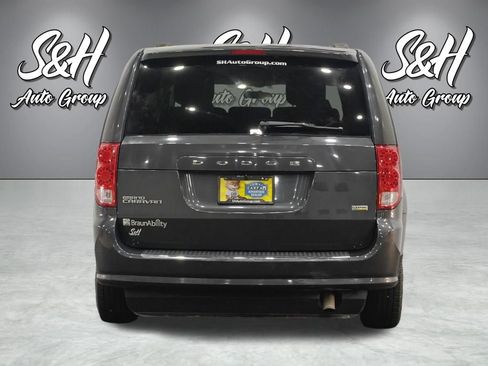 Used 2012 Dodge Grand Caravan SXT FWD image 17