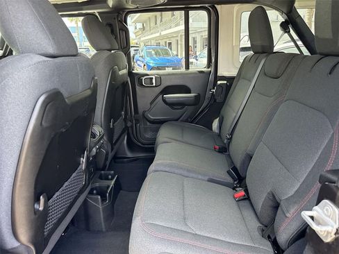 Used 2025 Jeep Wrangler Unlimited Rubicon AWD/4WD image 22