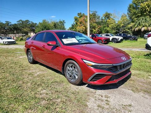 New 2024 Hyundai Elantra SEL image 1