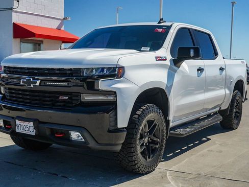 Used 2021 Chevrolet Silverado 1500 LT Trail Boss w/ Convenience Package II image 3