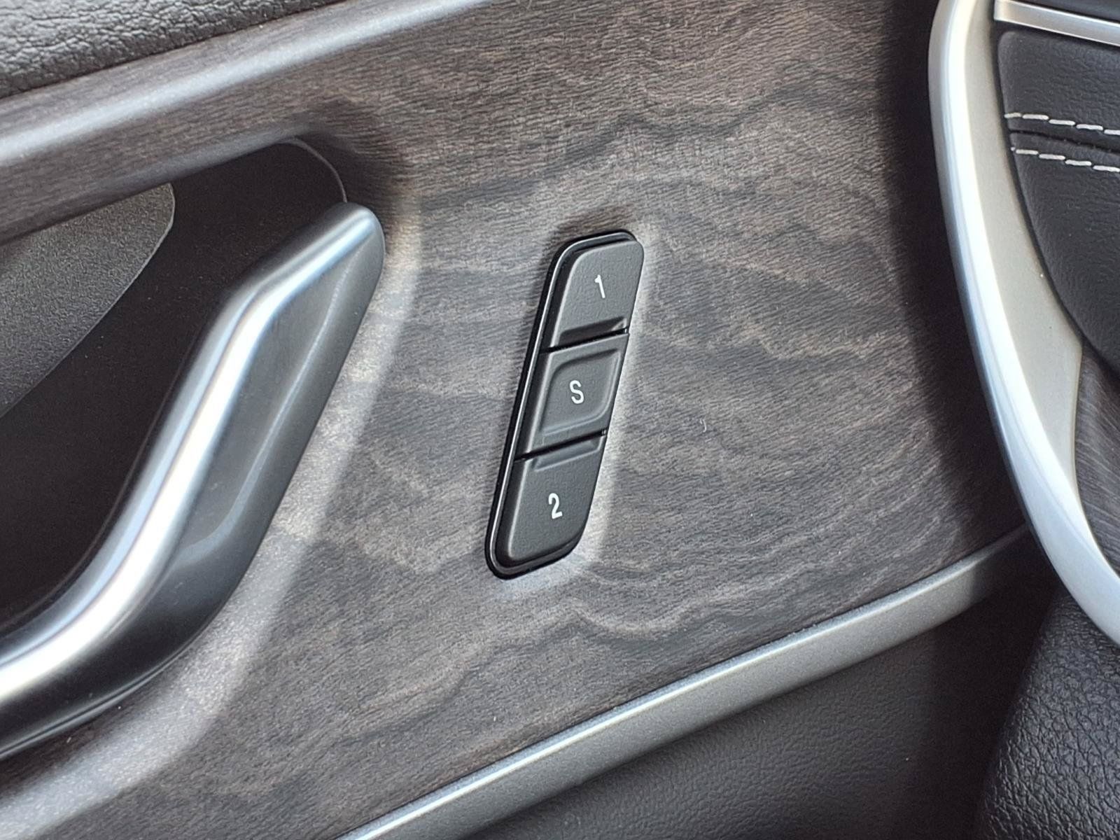 Used 2023 Jeep Grand Cherokee Limited AWD/4WD image 24