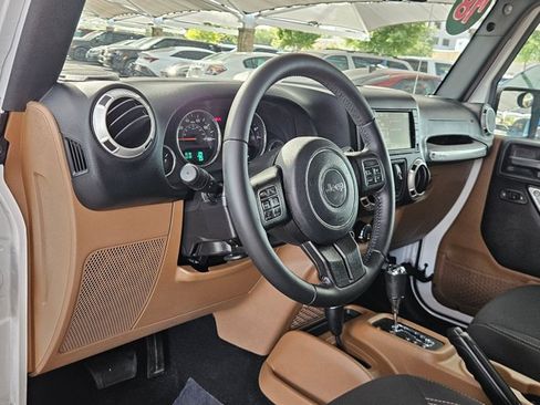 Used 2018 Jeep Wrangler Unlimited Sahara w/ Connectivity Group AWD/4WD image 11