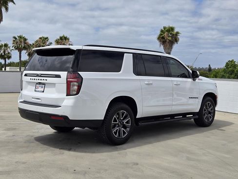 Used 2023 Chevrolet Suburban Z71 w/ Luxury Package AWD/4WD image 4
