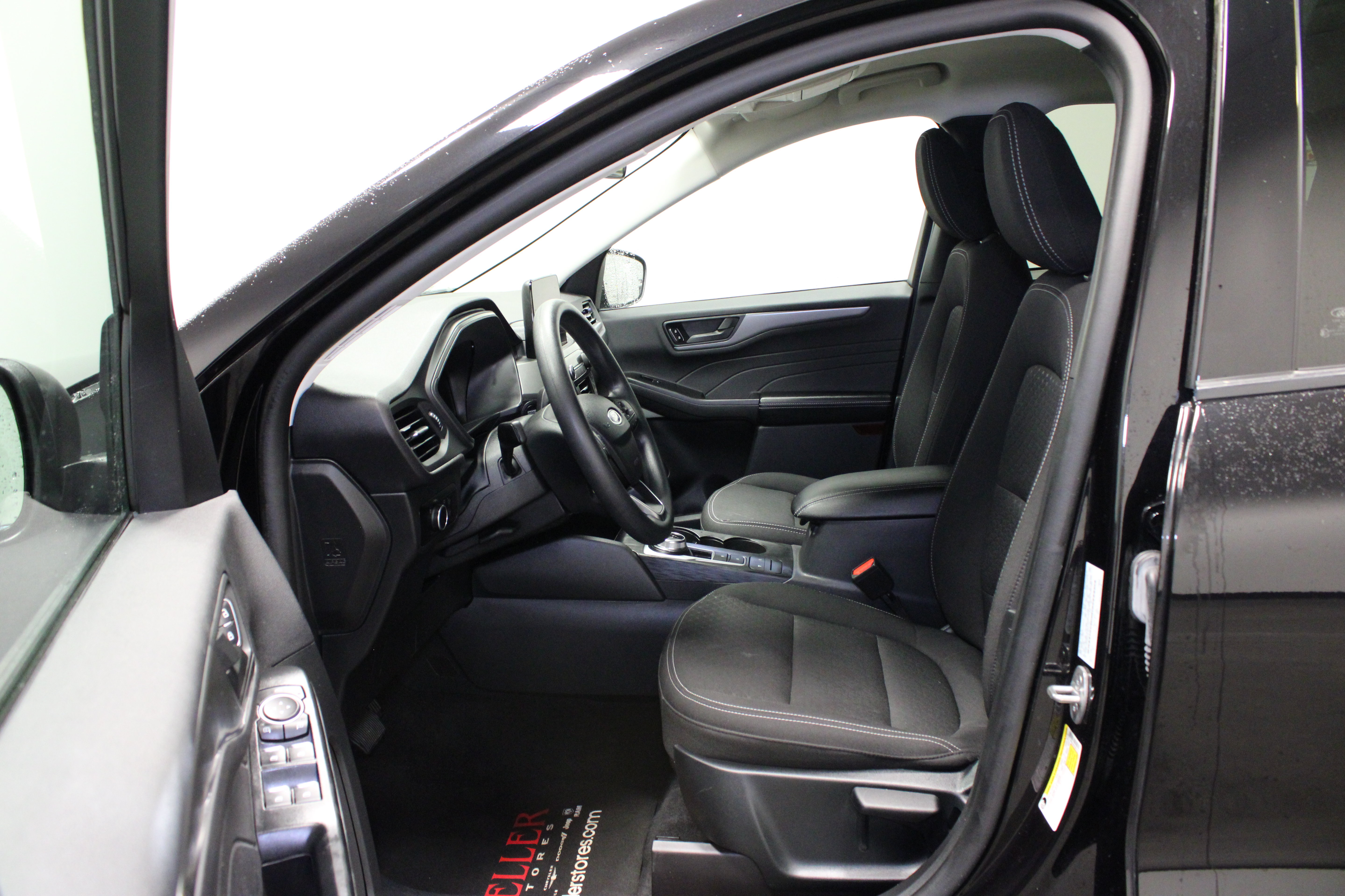 Used 2025 Ford Escape Active AWD/4WD image 16