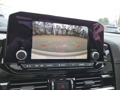 New 2025 Nissan Pathfinder SV w/ SV Premium Package image 30