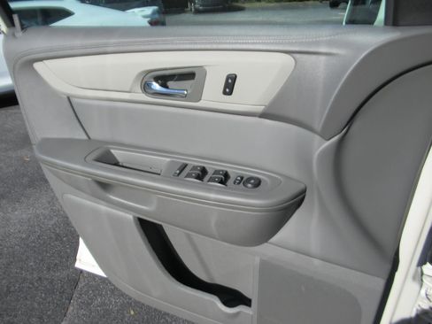 Used 2015 Chevrolet Traverse LT image 26
