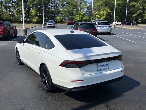 Used 2025 Honda Accord SE image 8