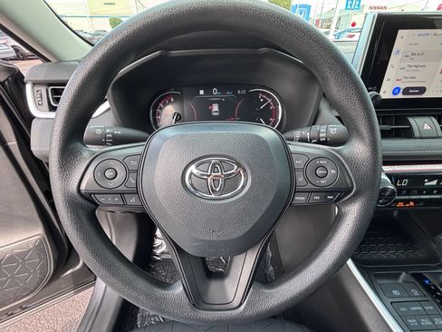 Used 2025 Toyota RAV4 XLE AWD/4WD image 23