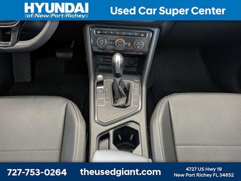 Used 2021 Volkswagen Tiguan SE w/ Panoramic Sunroof Package FWD image 23
