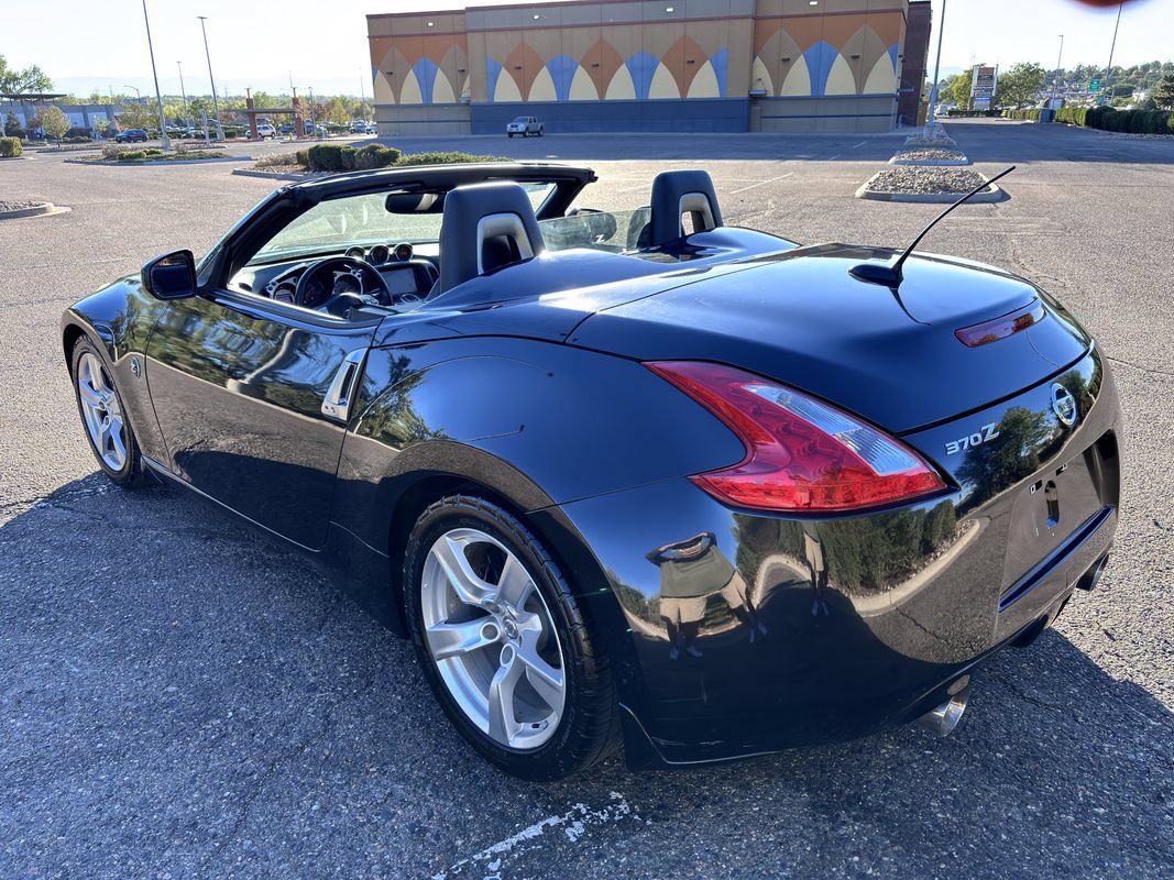 Used 2011 Nissan 370Z Touring w/ Sport Pkg RWD image 8