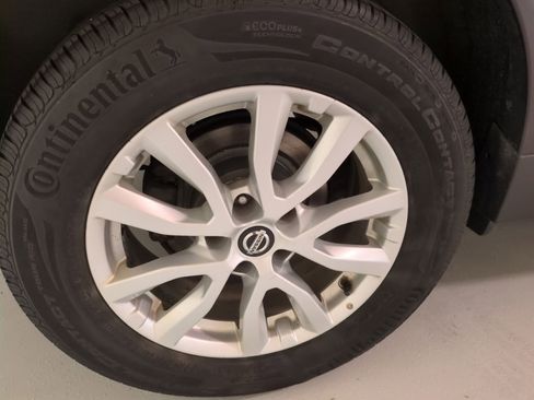 Used 2018 Nissan Rogue SV w/ Premium Package AWD/4WD image 27