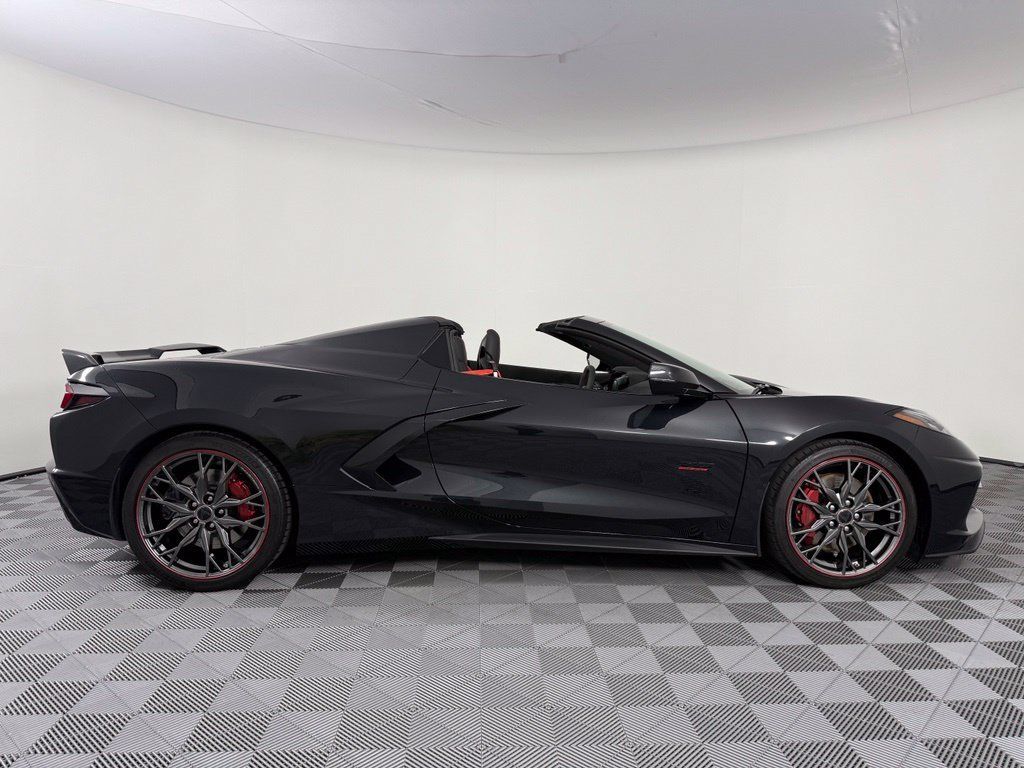 Used 2023 Chevrolet Corvette Stingray Premium Conv w/ Z51 Performance Package RWD image 16