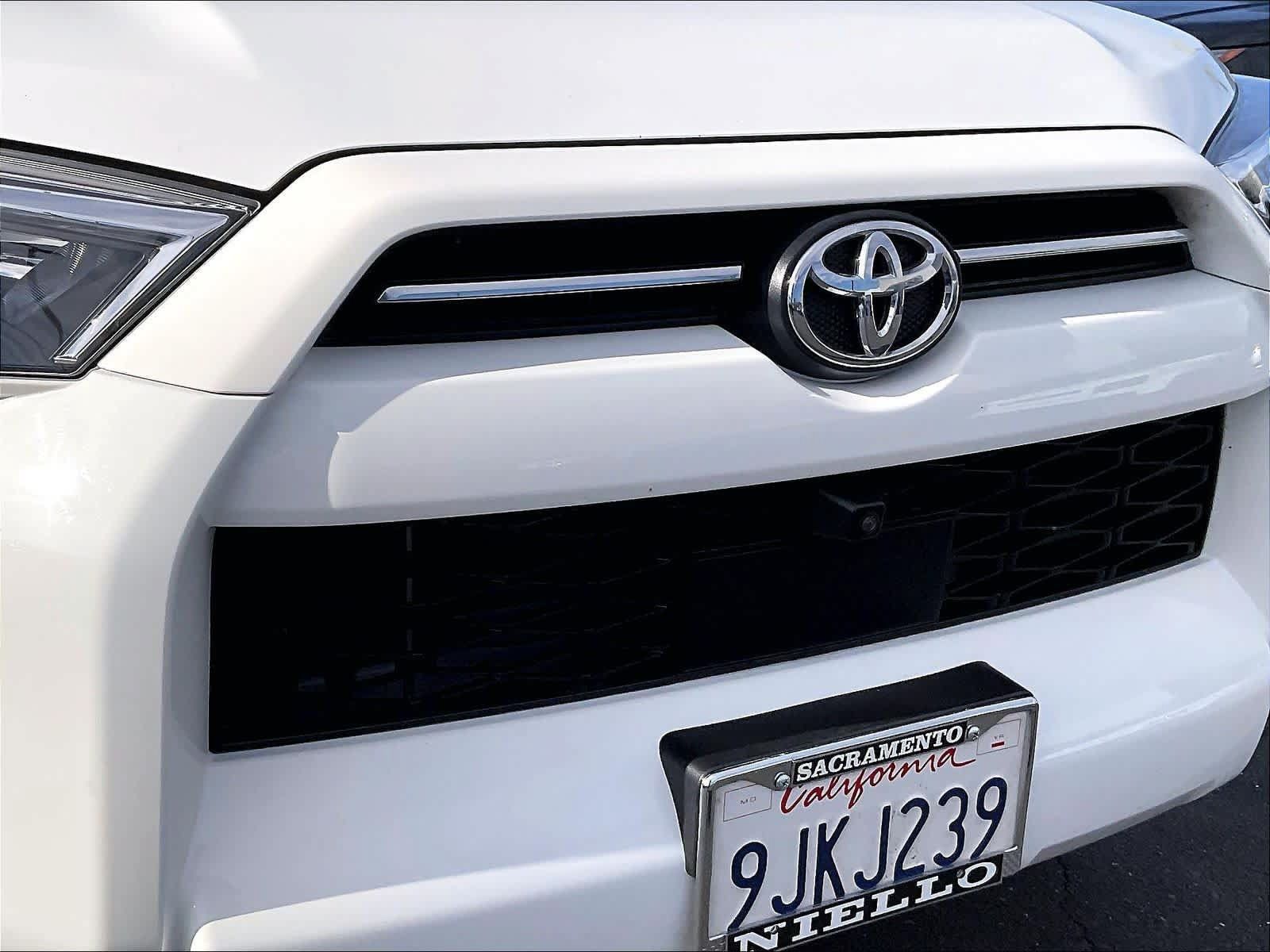 Used 2023 Toyota 4Runner SR5 Premium w/ SR5 Premium Package AWD/4WD image 32