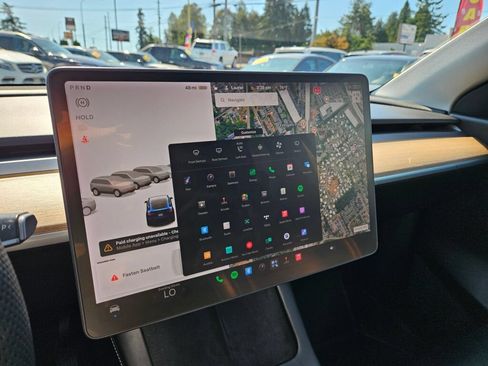 Used 2021 Tesla Model Y Long Range AWD/4WD image 23