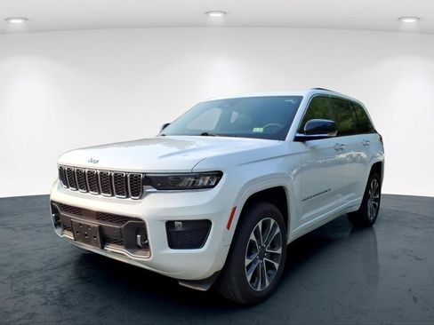 Used 2023 Jeep Grand Cherokee Overland AWD/4WD image 4