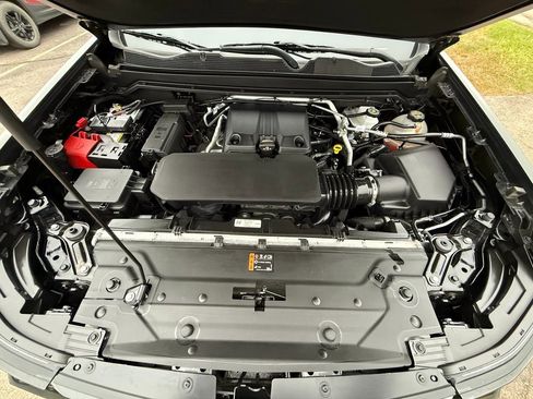 Certified 2024 Chevrolet Colorado Z71 w/ Z71 Convenience Package 2 image 8