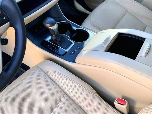 Used 2016 Toyota Highlander Limited image 16