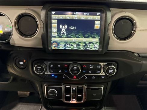 Used 2021 Jeep Wrangler Unlimited Sahara AWD/4WD image 29