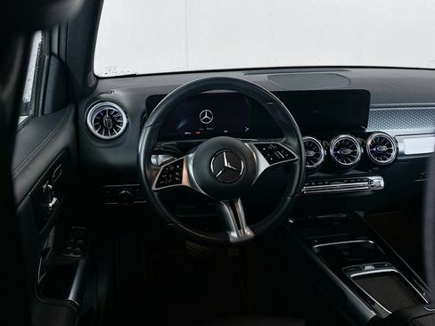 Used 2025 Mercedes-Benz GLB 250 image 17