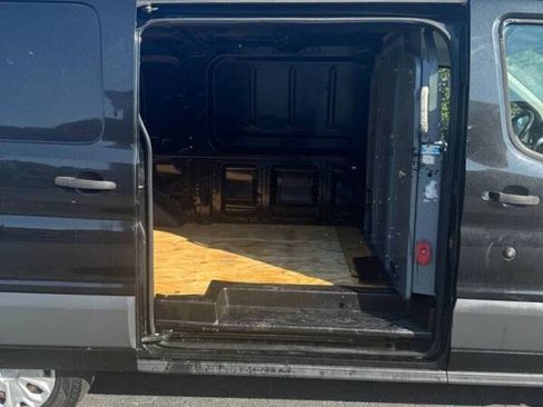 Used 2015 Ford Transit 150 130 Low Roof w/ Exterior Upgrade Package RWD image 10