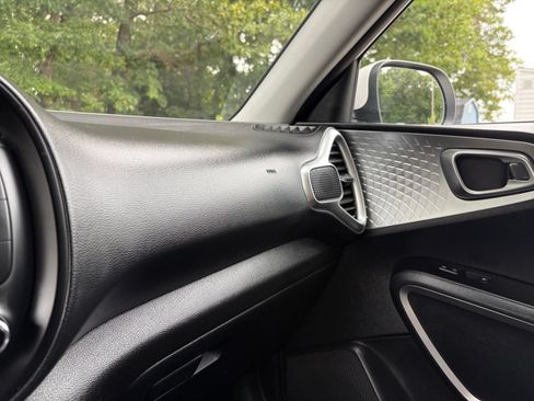 Used 2025 Kia Soul LX w/ LX Technology Package FWD image 33