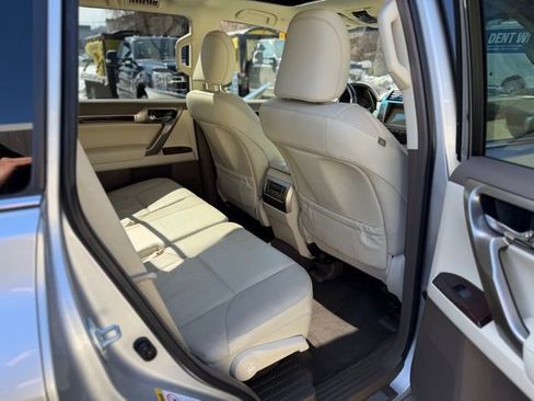 Used 2019 Lexus GX 460 Premium w/ Premium Package image 11