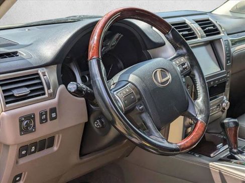 Used 2018 Lexus GX 460 Premium w/ Premium Package image 3