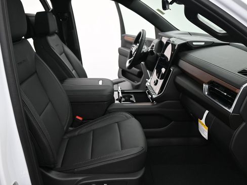 New 2025 GMC Yukon XL Denali w/ Denali Reserve Package image 28