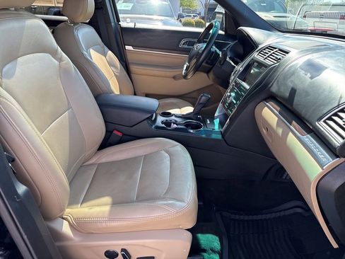 Used 2017 Ford Explorer Limited image 53