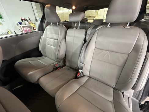 Used 2018 Toyota Sienna XLE Premium image 26