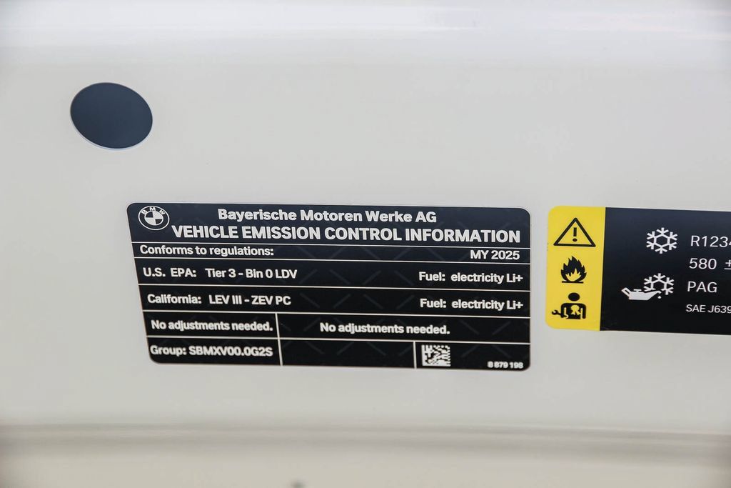 Used 2025 BMW i4 eDrive40 w/ Parking Assistance Package RWD image 27